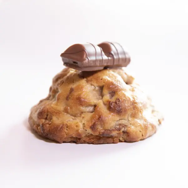 Kinder Bueno Cookie with milk chocolate, white chocolate, and wafer pieces